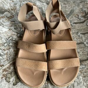Lucky Brand Tan Strappy Sandals Size 7